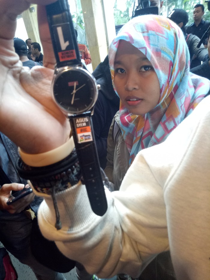 Soal Jam Tangan Agus-Sylvi, Timses: Relawan yang Buat dan Jual