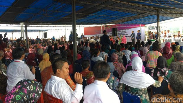 Kedatangan Presiden Jokowi disambut hangat warga Ambon.