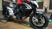 Lima hari setelah Honda Luncurkan tiga produk anyarnya, PT Motor Varese Indonesia (MVI), selaku agen tunggal pemegang merek (ATPM) MV Agusta di Indonesia, resmi meluncurkan Brutale 800 teranyar.Foto: Khairul Imam Ghozali