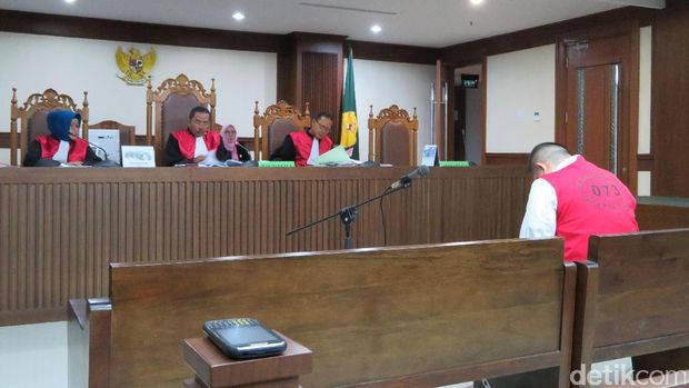 Edwin Bandar Ratusan Gram Heroin Divonis 20 Tahun Penjara