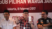 Agus Yudhoyono-Sylviana Murni mengungguli pasangan lainnya dengan elektabilitas 38,61 persen. Timses Agus-Sylvi, Rachland Nashidik mengatakan, unggulnya pasangan nomor urut 1 itu sebab memiliki kekuatan untuk berinteraksi dengan warga saat bergerilya.