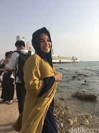 Lama Tak Tampil di Layar Kaca, Dewi Sandra Sibuk di Majelis Ta'lim