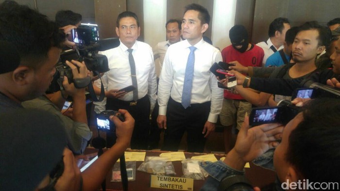 Polisi Tangkap 2 Orang Pengedar Tembakau Gorilla