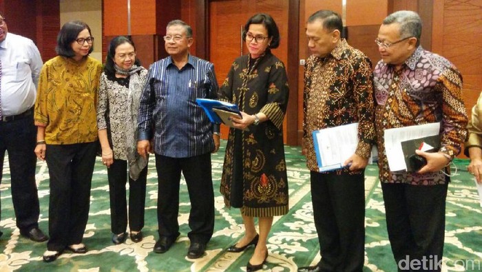 Sri Mulyani Cs Bawa 21 Nama Calon Bos OJK ke Jokowi