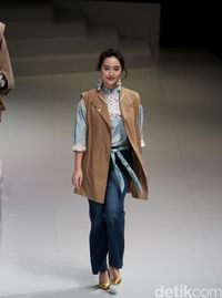 Koleksi Hijab Sold Out 10 Menit, Ini Strategi Dagang Ria Miranda