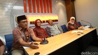 Ombudsman RI telah menerima sekitar 10.158 laporan pengaduan selama periode 1 Januari 2016 - 8 Januari 2017. Hal itu disampaikan dalam jumpa pers usai peresmian pusat pelayanan laporan masyarakat.