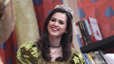 Cut Meyriska yang Lagi Kasmaran dengan Roger Danuarta