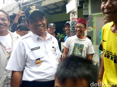  Plt gubernur DKI Jakarta Sumarsono meninjau korban kebakaran di Jakpus, Rabu (8/2/2017)