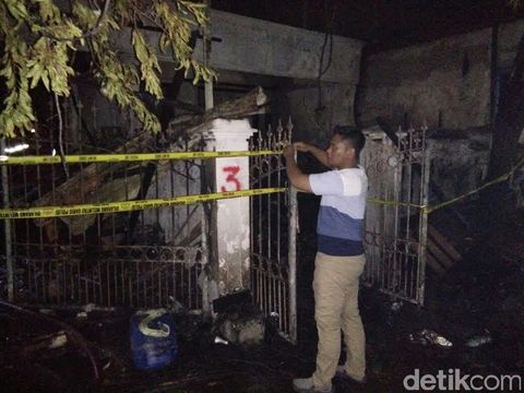 Kebakaran di Gresik menyebabkan dua penghuni tewas