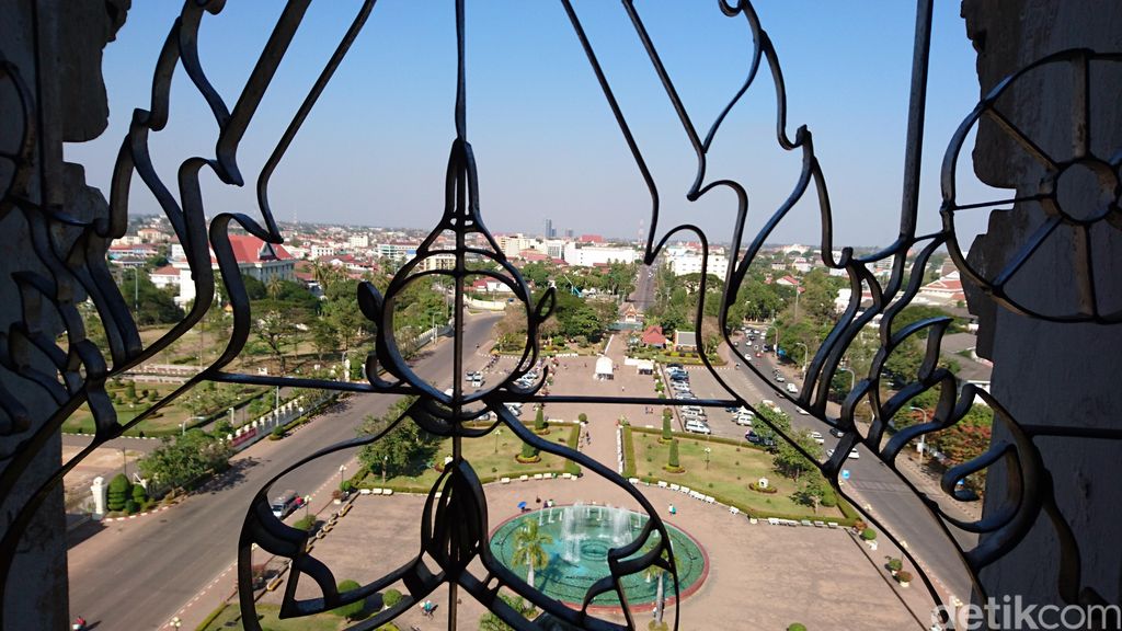 Monumen Patuxay di Laos