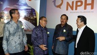 PT NPH yang mengoperasikan dan mengembangkan terminal peti kemas dan kargo ini melakukan penawaran umum perdana saham sebanyak 5776.858.100 atau 20,5% saham baru.