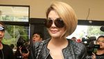 Gaya Julia Perez dan Nikita Mirzani Saat Sambangi Polres