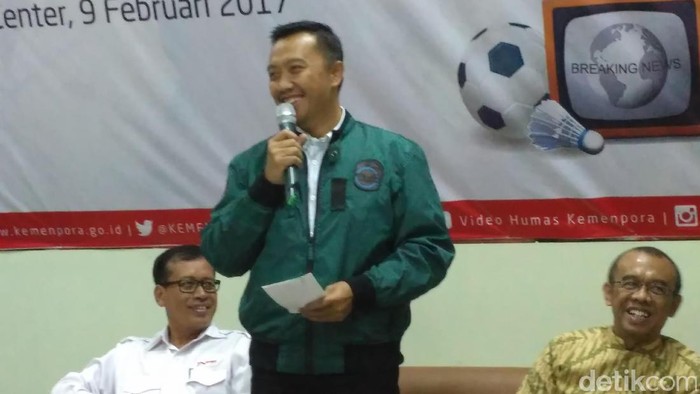 Kue, Bunga Mawar, dan Wejangan dari Menpora di Hari Pers Nasional