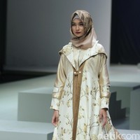 Koleksi Errin Ugaru di Indonesia Fashion Week 2017. Jakarta Convention Center. Senayan. Jakarta. [Foto: Mohammad Abduh/Wolipop]