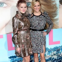 Beranjak dewasa, Ava belajar untuk hidup mendiri. Ia bahkan tak gengsi bekerja sebagai pelayan meski ibunya seorang selebriti ternama dan aktris pemenang Oscar. (Foto: Dok. Getty Images)