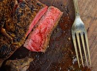 Bukan Darah, Ini Alasan Cairan dalam Steak Berwarna Merah