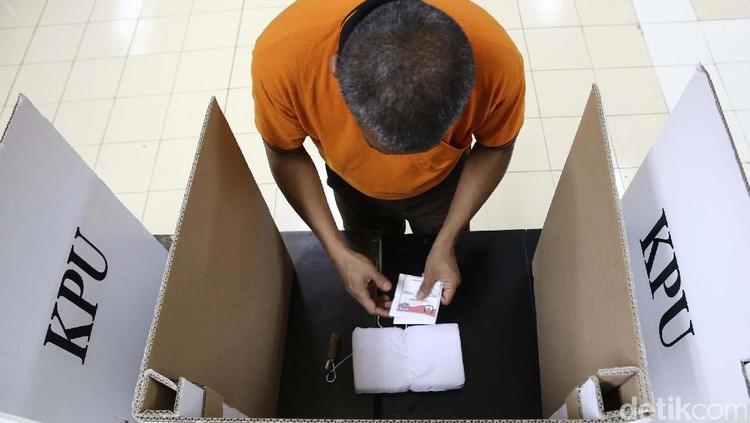 Pasca-Bupati Kudus Kena OTT KPK, UU Pilkada Digugat ke MK Pasca-Bupati Kudus Kena OTT KPK, UU Pilkada Digugat ke MK