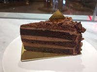 La Maison: Ngeteh Cantik Sambil Menikmati Macaron <i>Salted Popcorn</i> dan <i>Ispahan</i>