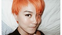 Namun dagunya sudah terlihat tirus sejak beberapa tahun belakangan ini. Dok. Instagram/agnezmo