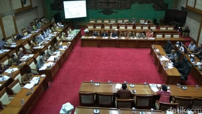 Di Depan DPR, Darmin Nasution: Target KUR Rp 110 T Tahun Ini