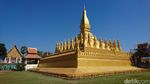 Berkeliling Komplek Stupa Emas Pha That Luang Laos