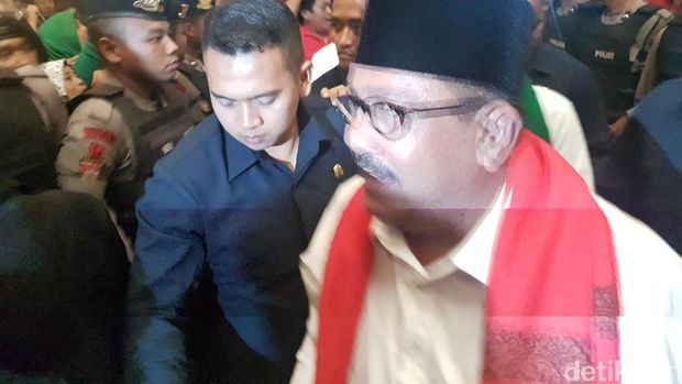 Datang ke Arena Debat, Rano-Embay dan WH-Andika Disambut Yel-yel