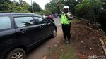 Truk yang Terguling di Flyover UI Dievakuasi