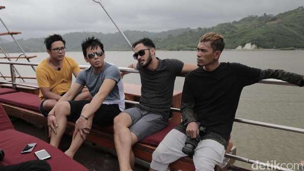 Melihat Momen Uki bersama NOAH Melihat Momen Uki bersama NOAH