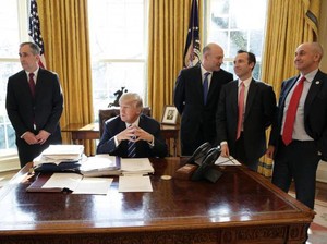 Nyaris Dua Pertiga Warga AS Anggap Trump Lamban Tangani Pandemi Corona