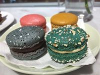 La Maison: Ngeteh Cantik Sambil Menikmati Macaron <i>Salted Popcorn</i> dan <i>Ispahan</i>