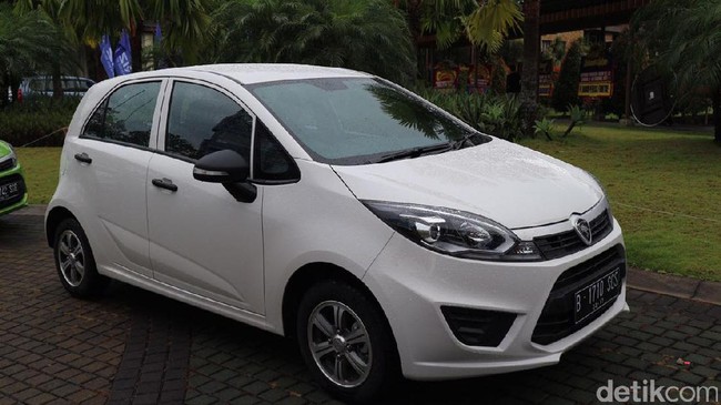 Kesan Pertama di Balik Setir Proton Iriz
