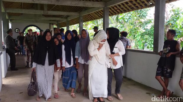 Anggota Kopassus yang Tewas Saat Latihan Terjun Payung Dimakamkan