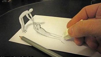 Lukisan 3D dibuat dengan teknik trik pikiran, menggunakan bayangan dan sudut pandang untuk memberi kesan gambar tersebut hidup.  (Foto: Alessandro Diddi)