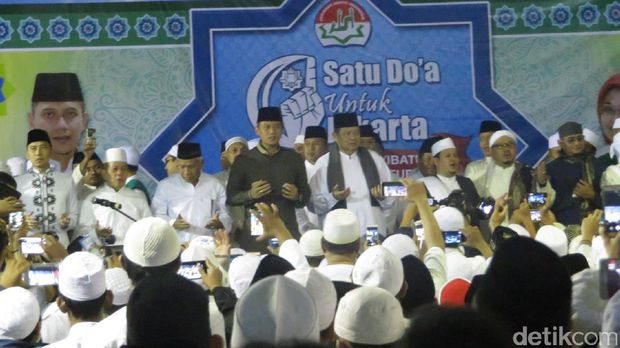 Istigosah Doa untuk Jakarta Bersama Agus-Sylvi / 