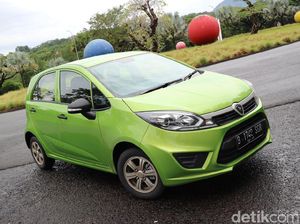 Mobil Malaysia Ini Ngos-ngosan Lawan Jazz dan Yaris
