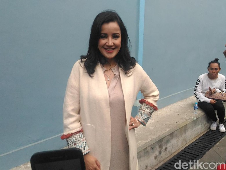 Andy Soraya Girang Dikaruniai Bayi Perempuan Andy Soraya Girang Dikaruniai Bayi Perempuan