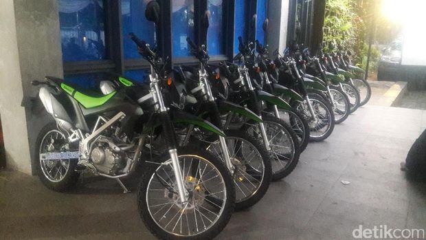 Motor trail yang berjejer di Wisma Proklamasi.