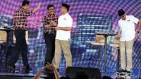 Para Cagub-Cawagub terlihat akrab meski dalam debat saling serang.