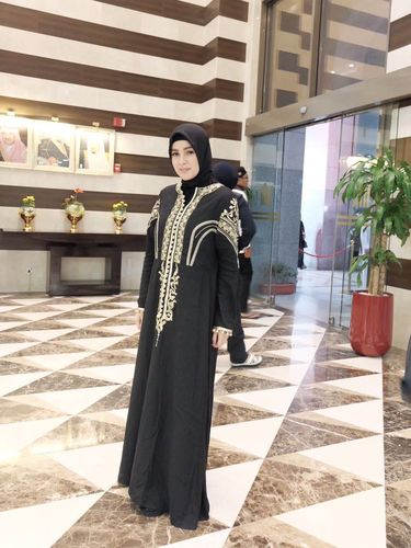 Foto: Pesona Olla Ramlan dengan Ragam Gaya Hijab Saat Umrah