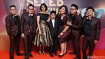Keep Smile! Pose Project Pop Bersama Istri dan Putra Alm Oon