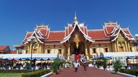 Pha That Luang dibangun pada tahun 1566 oleh raja ke-6 Laos. Pada setiap bulan purnama di bulan November terdapat festival terbesar yang didatangi oleh para biksu dari China, Kamboja, maupun Thailand (Masaul/detikTravel)