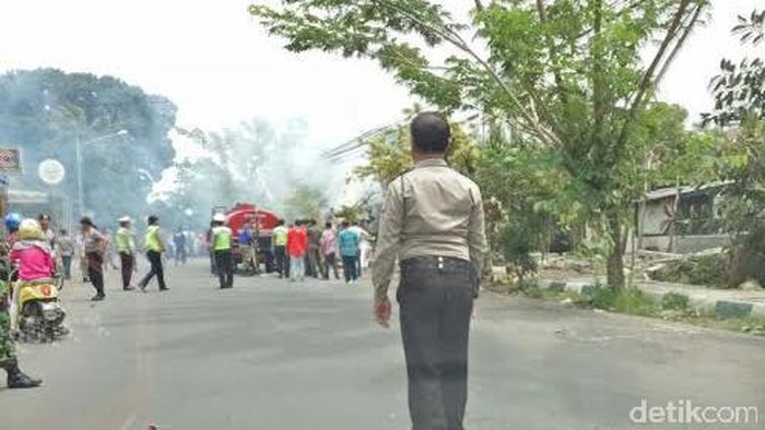 Mobil Satpol PP Banyuwangi Nyaris Dibakar Warga
