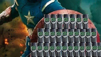 Captain America pun menggunakan beberapa Nokia 3310 sebagai tameng. Foto: Istimewa