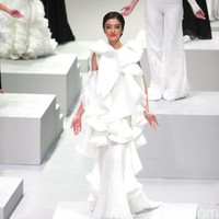 Busana Terbaru Barli Asmara di Indonesia Fashion Week 2017. Jakarta Convention Center. Senayan. Jakarta. [Foto: Mohammad Abduh/Wolipop]