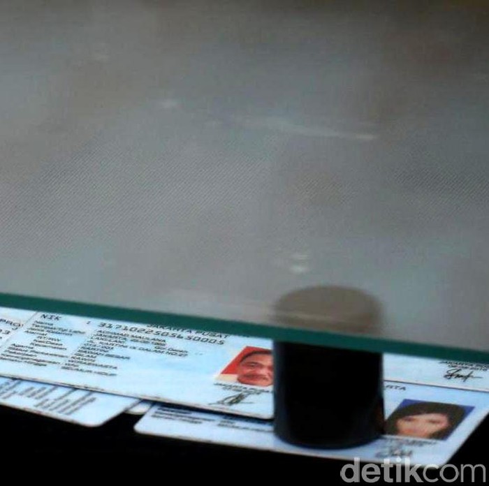 Bea-Cukai: 36 KTP Palsu Dikirim dari Kamboja ke Sosok Bernama Leo