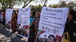 Kapal Malaysia Pengangkut Bantuan Rohingya Disambut Demonstran