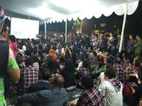 Yossy Project Pop Ajak Pendukung Ahok-Djarot Joget di Nobar Debat