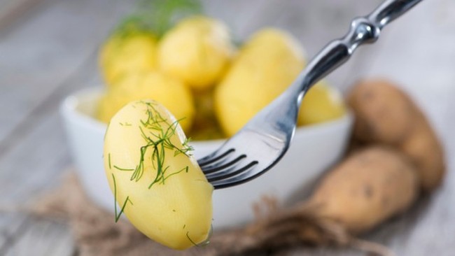 Sebaiknya 5 Makanan Ini Tidak Dimakan Mentah