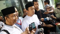 Bachtiar sempat memberikan keterangan beberapa menit kepada awak media sebelum masuk ke kantor Bareskrim.