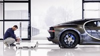 Pabrik ini memproduksi mobil super Bugatti Chiron.